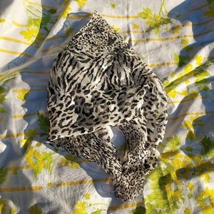 Chic vintage zebra print scarf